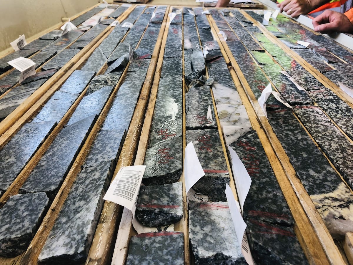 Monarch continue de définir une minéralisation aurifère à haute teneur en profondeur à la mine Beaufor avec 52,19 g/t Au sur 2,1 m (6,9 pi), 44,9 g/t Au sur 1,4 m (4,6 pi), 16,97 g/t Au sur 3,6 m (11,8 pi) et 57,0 g/t Au sur 0,8 m (2,6 pi)